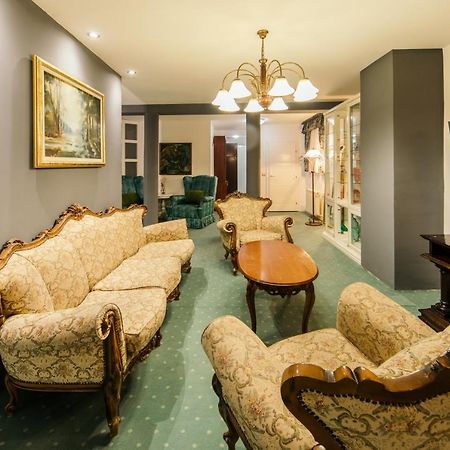 קרגיובאק Garni Hotel President De Luxe מראה חיצוני תמונה