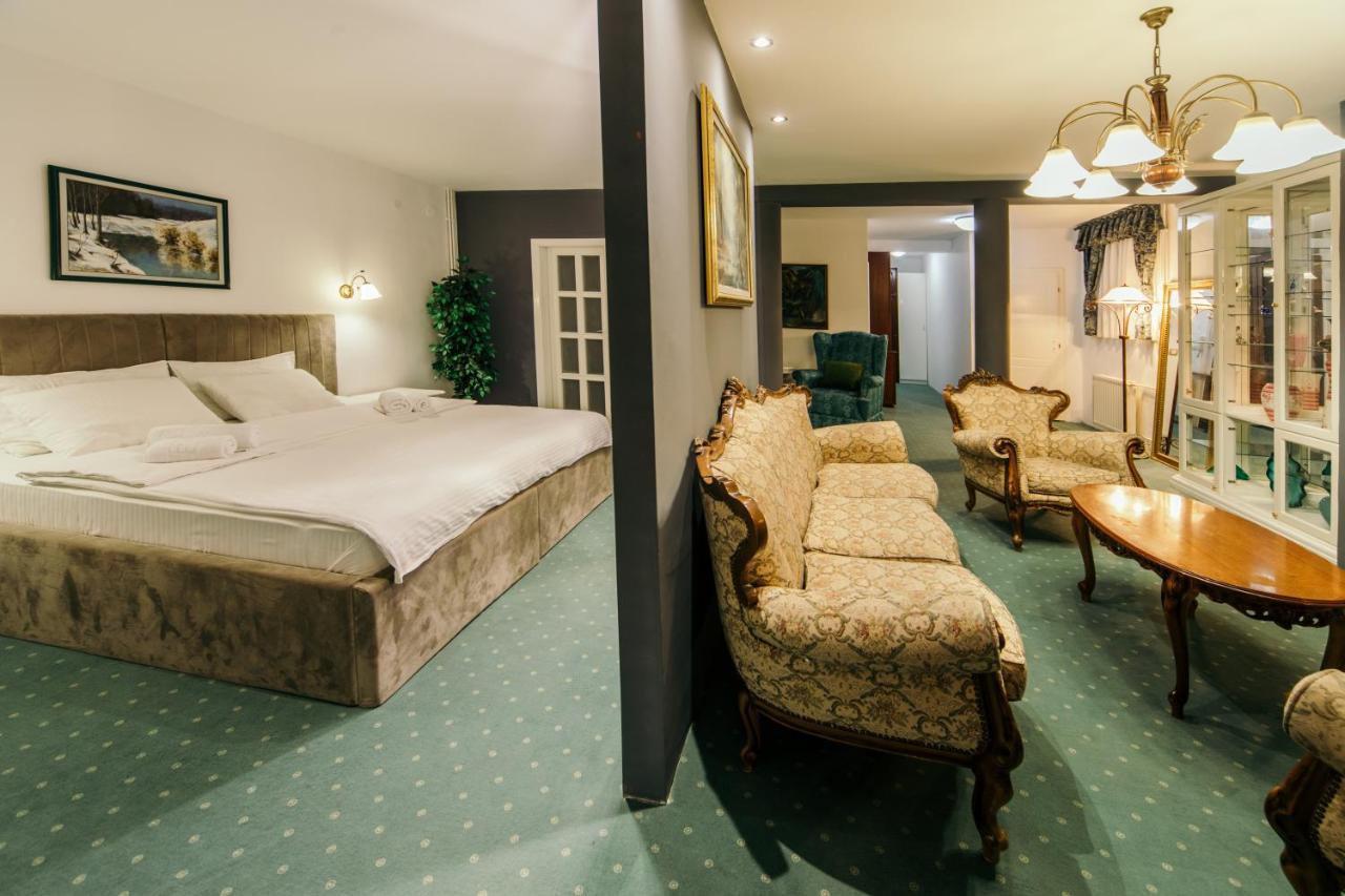 קרגיובאק Garni Hotel President De Luxe מראה חיצוני תמונה