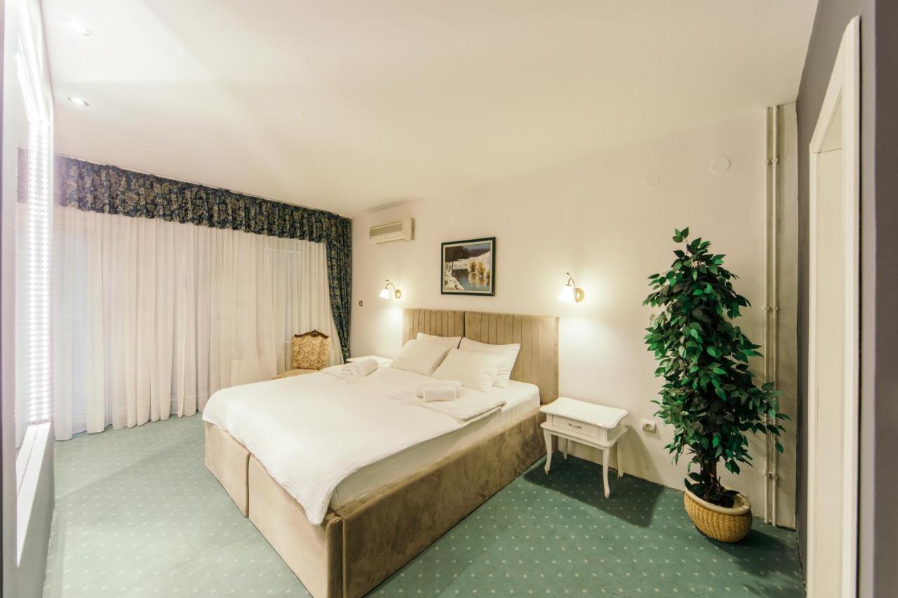 קרגיובאק Garni Hotel President De Luxe מראה חיצוני תמונה