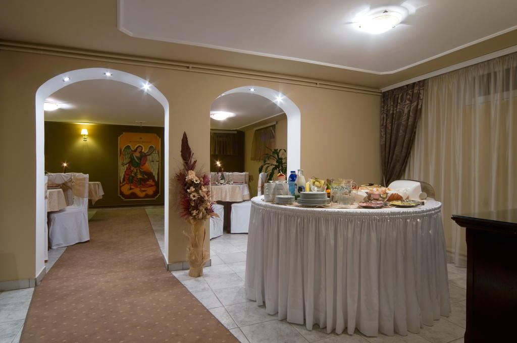 קרגיובאק Garni Hotel President De Luxe מראה חיצוני תמונה