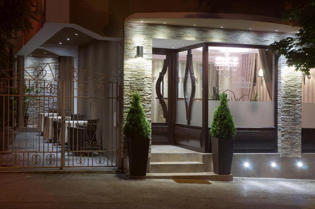 קרגיובאק Garni Hotel President De Luxe מראה חיצוני תמונה