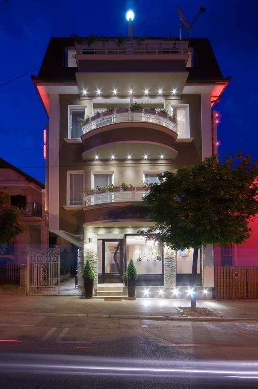קרגיובאק Garni Hotel President De Luxe מראה חיצוני תמונה