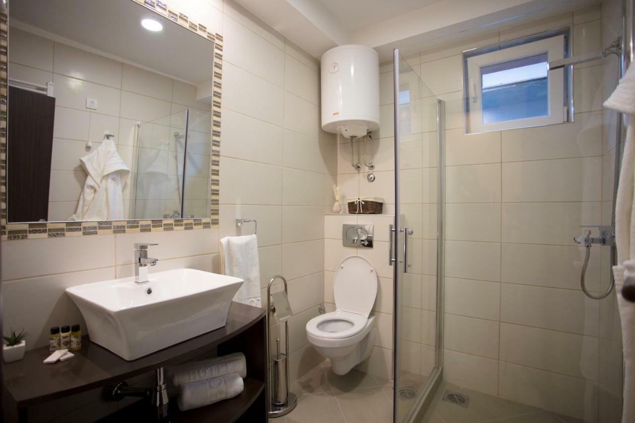 קרגיובאק Garni Hotel President De Luxe מראה חיצוני תמונה