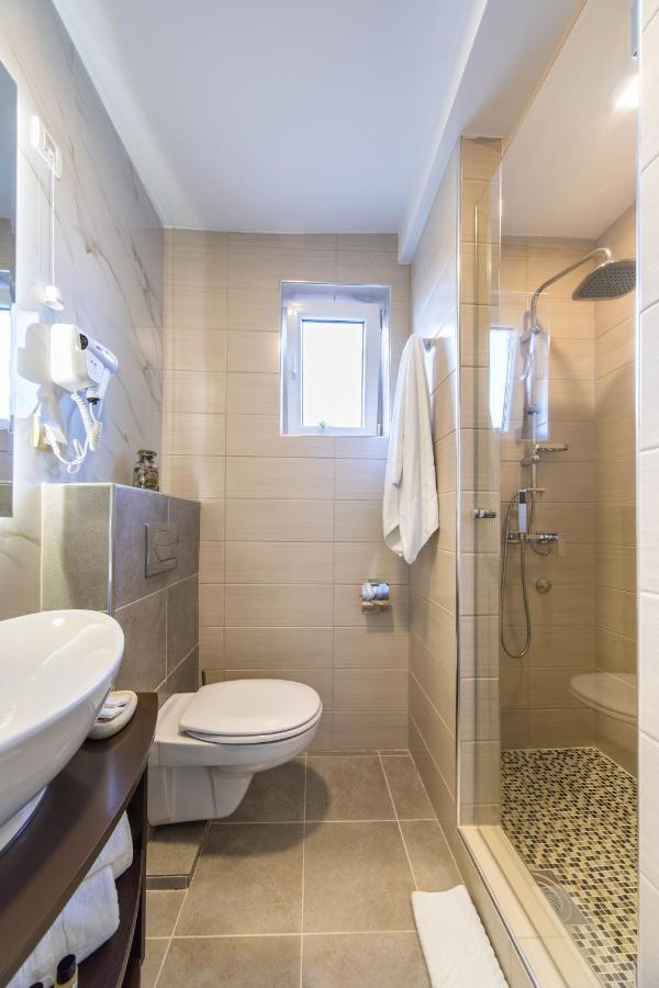 קרגיובאק Garni Hotel President De Luxe מראה חיצוני תמונה