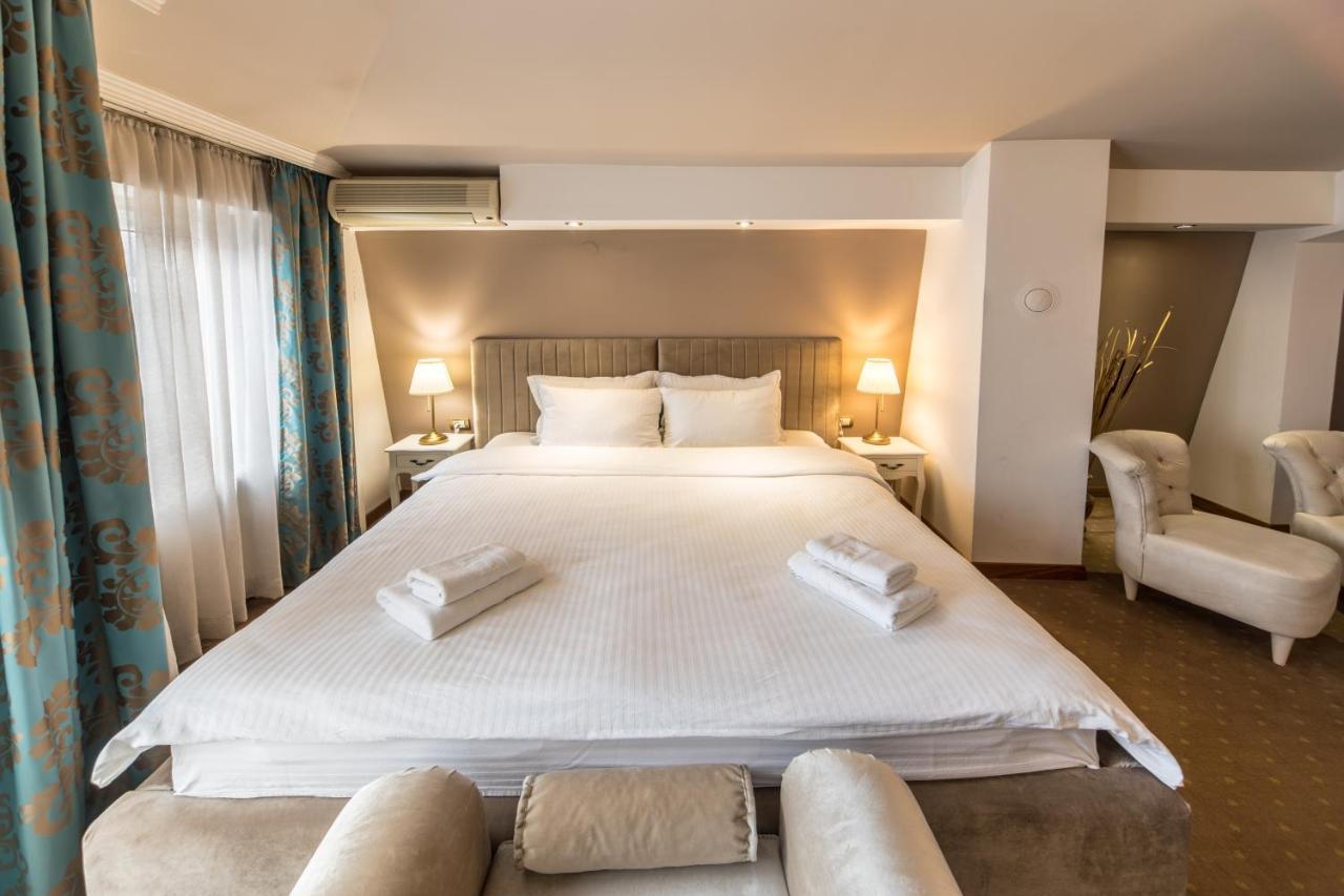 קרגיובאק Garni Hotel President De Luxe מראה חיצוני תמונה